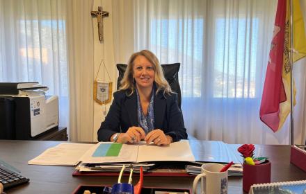 savarino alla scrivania