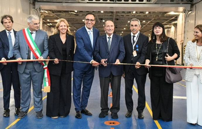 Traghetto Costanza I di Sicilia in partenza da Porto Empedocle per Lampedusa, con tecnologie innovative e sostenibilità ambientale, immagine di approfondimento