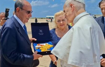 Schifani dona triscele al papa