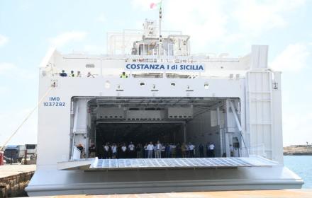 schifani_e_arico_visitano_traghetto_costanza_di_sicilia_a_lampedusa_2
